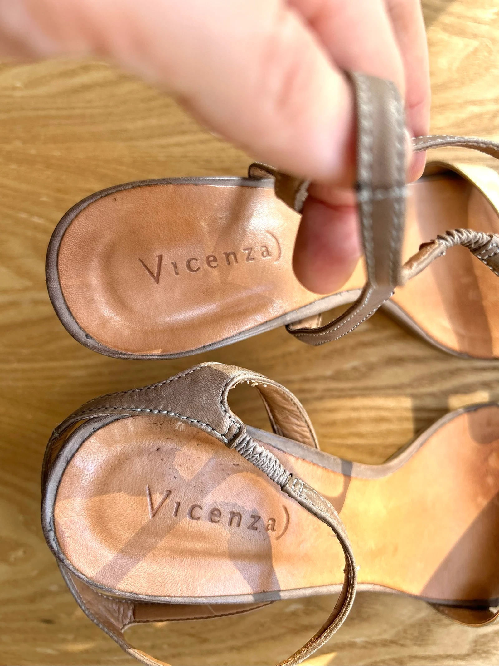 Sandales à talons en cuir taupe et doré Pointure 40 Vicenza  – photo 4